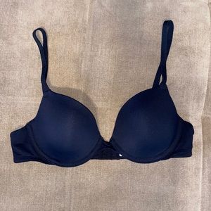PINK-Victoria’s Secret 34A black bra Demi